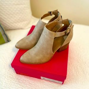 NWT Catherine brand booties 8.5